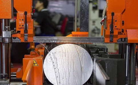 江油立式金属带锯床切削出现跑带故障解决方法！